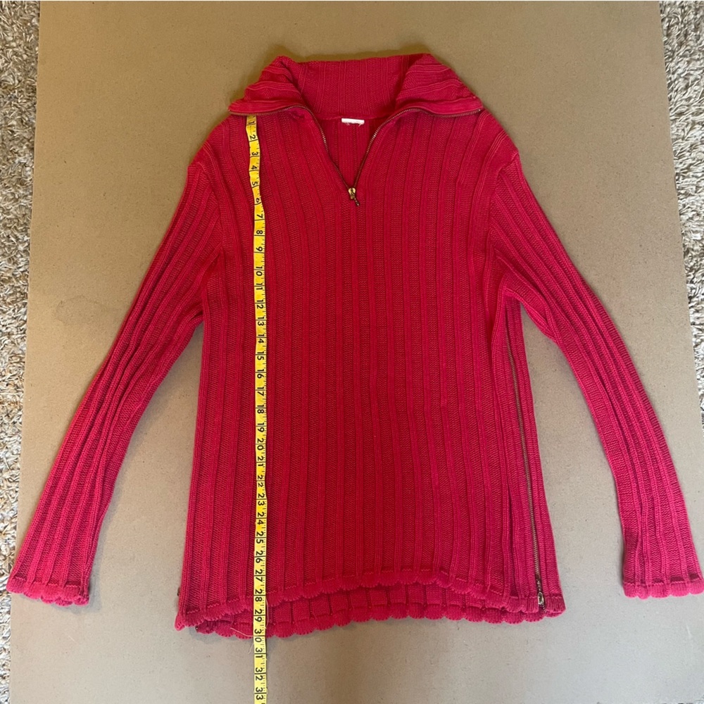 Ribbed Knit Scalloped Hem Longline Red Collared Sweater with Zipper Accents - Picture 4 of 7